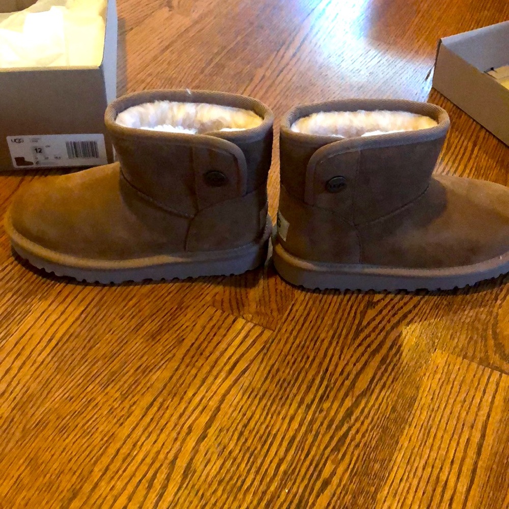 Kids Jona style Ugg’s brand new with tag